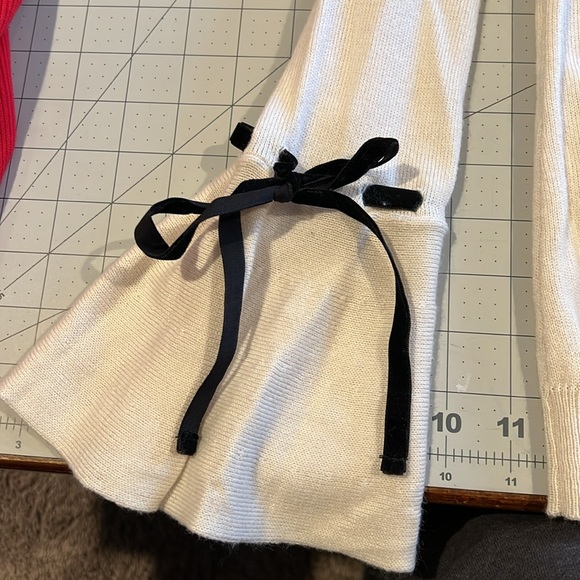 Ivanka Trump sweater Size Medium EUC - Picture 3 of 4